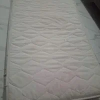 تشک داخل تختخواب