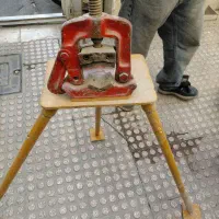 گیره لوله بر حدیده