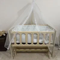 تخت کنار مادر