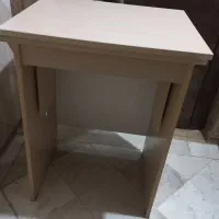 میز چرخ خیاطی کاملا سالم و تمیز