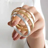 دستبند و انگشتر کارتیر لاو