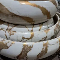 چند عدد گلدان در حد ن