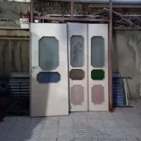 درب چوبی همراه با چارچوب