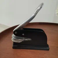 مهر فلزی برجسته
