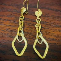 گوشواره و نیم تک