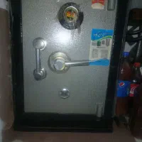 گاوصندوق رمز دار همراه با کلید