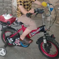 دوچرخه ۱۲ قرمز رنگ