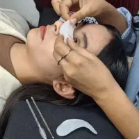 آموزش تخصصی اکستنشن مژه ناخن طراحی