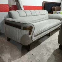 مبل پنج نفره و میز عسلی جلومبلی