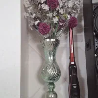 گل و گلدان شیشه ای