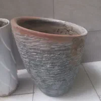 یک عدد گلدان کوزه ای