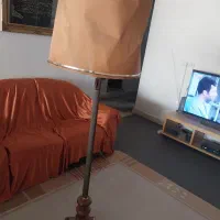 آباژور ایستاده
