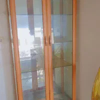 بوفه شیشه ای سالم فقط یکی از طبقه هاش شکسته