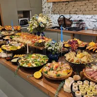 پذیرایی مجالس و میزه مزه و مهمانی‌های منزل و باغ