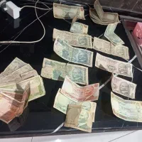 تعدادی اسکناس
