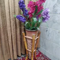گل با گلدان چوبی