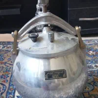 دیگ زودپز قدیمی