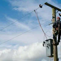 نیروی فنی برق کار دارای مدرک فن ورزی
