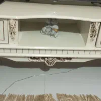 میز تلویزیون سالم و مرتب و تمیز در حد نو
