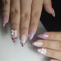 انجام خدمات کاشت ناخن