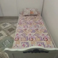 تخت نوجوان