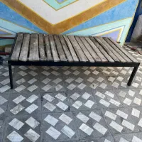 تخت اهنی محکم و سنگین