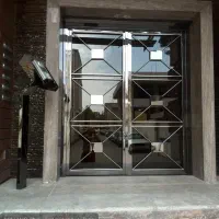 ساخت و نصب انواع درب کاور ،پنجره و در استیل و آهنی