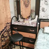 تخت دونفره به همراه میز آرایش برند حافظ کار