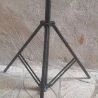 یک عدد پایه دوربین عکاسی وفیلم برداری