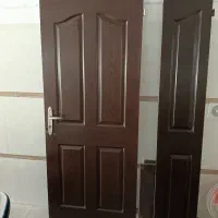 در چوبی با دستگیره وقفل سالم