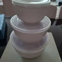 مقداری ظروف پذیرایی