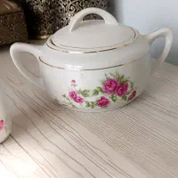 قندون گل قرمز ژاپن نو و با دو عدد نمکدان گل قرمز