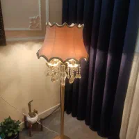 آباژور ایستاده