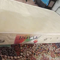تخت و دستکش و کمربند