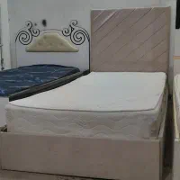 سه عدد تخت یه نفره همراه تشک وکفی چوبی