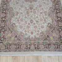 فرش  دو متری کاملا سالم و تمیز