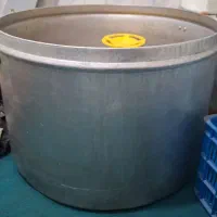دیگ خیلی بزرگ وتمیز. در حد نو