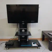 تلویزیون سامسونگ به همراه پایه