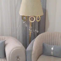 آباژور ایستاده