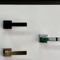 قفل و دستگیره درب چوبی