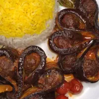تهیه غذای خانگی  کتلت ودلمه و دیگچه وشیر برنج