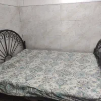 دو عدد تخت دونفره و یک نفره