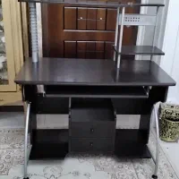 میز کامپیوتر سالم و بی خط و خش