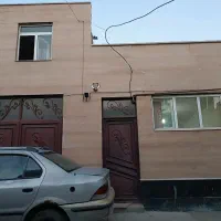 حیاط ی طبقه با پارکینگ حیاط خلوت