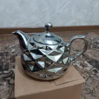 ظروف اشپزخانه ( قوری چینی ،ظرف شیشه‌ای ،قندان )