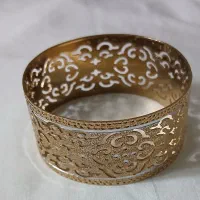 النگو رنگ ثابت زیاد استفاده نشده طرح طلا