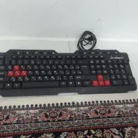 کیبورد با سیم تمیز و سالم