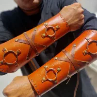 لباس ومچ بند چرم