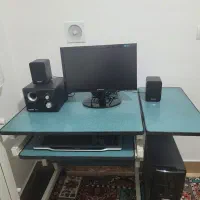 کامپیوتر و میز کار