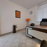 ۸۰ متر سه خواب تمیز و شیک موقعیت اداری